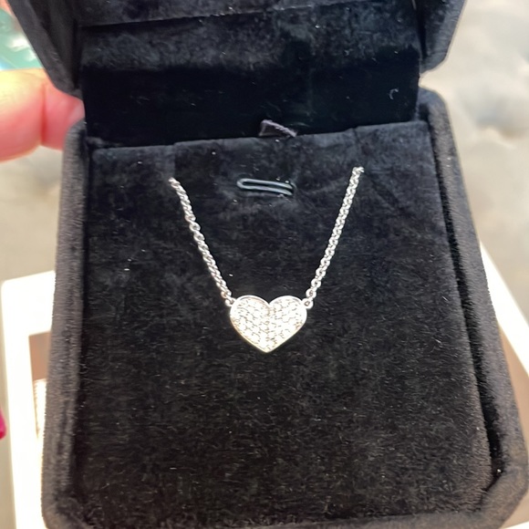 Diamond Pavé Heart - Picture 4 of 11